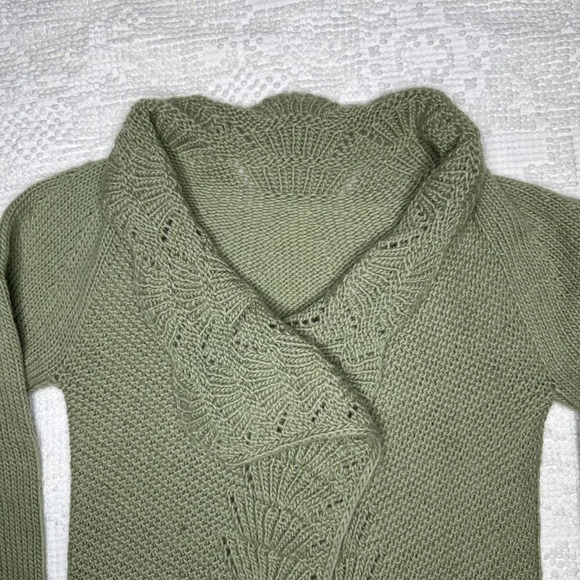 Hand Knit Women's Moss Green Cardigan Sweater Cottagecore Delicate Size Small - Picture 2 of 4